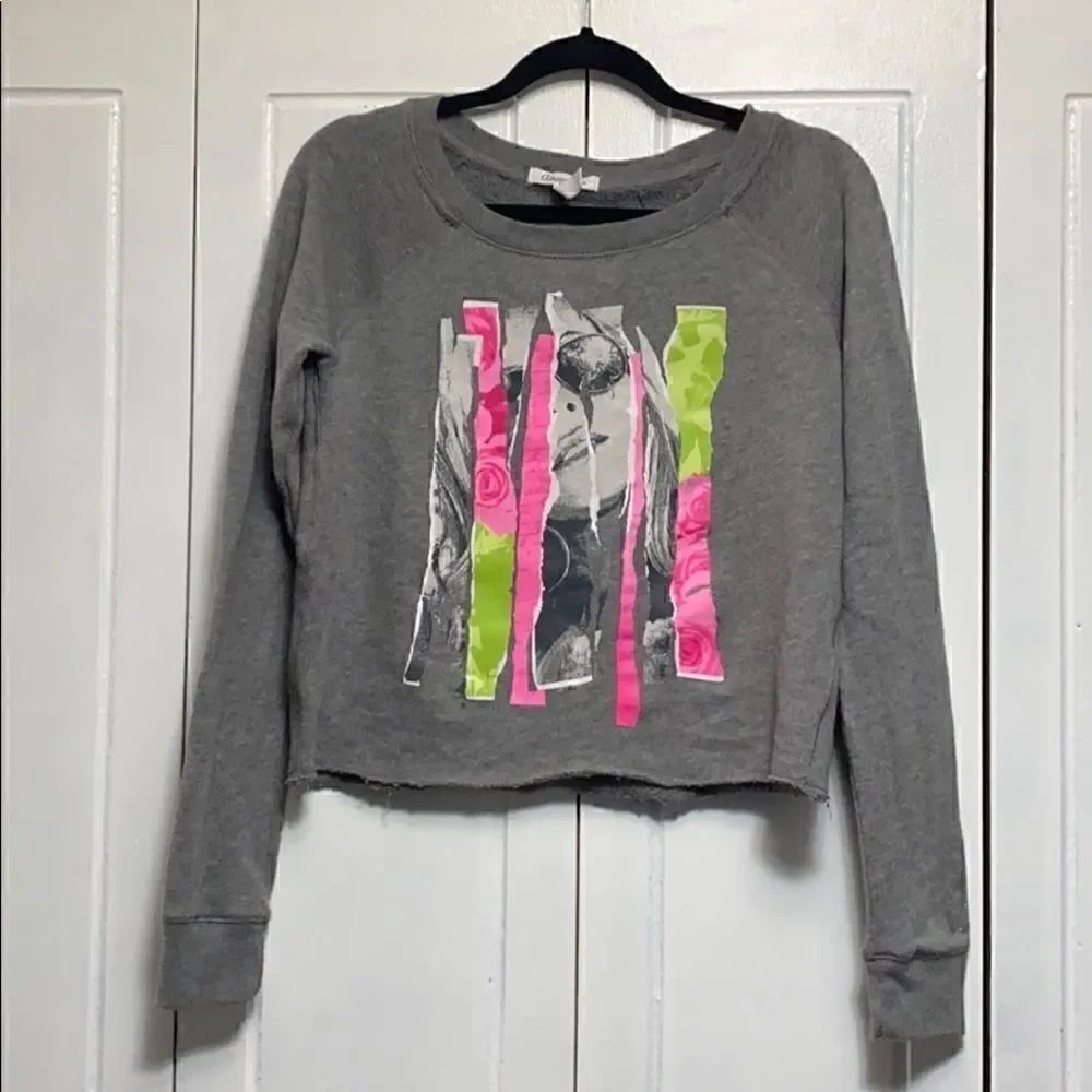 Aeropostale cropped gray sweatshirt graphic top…